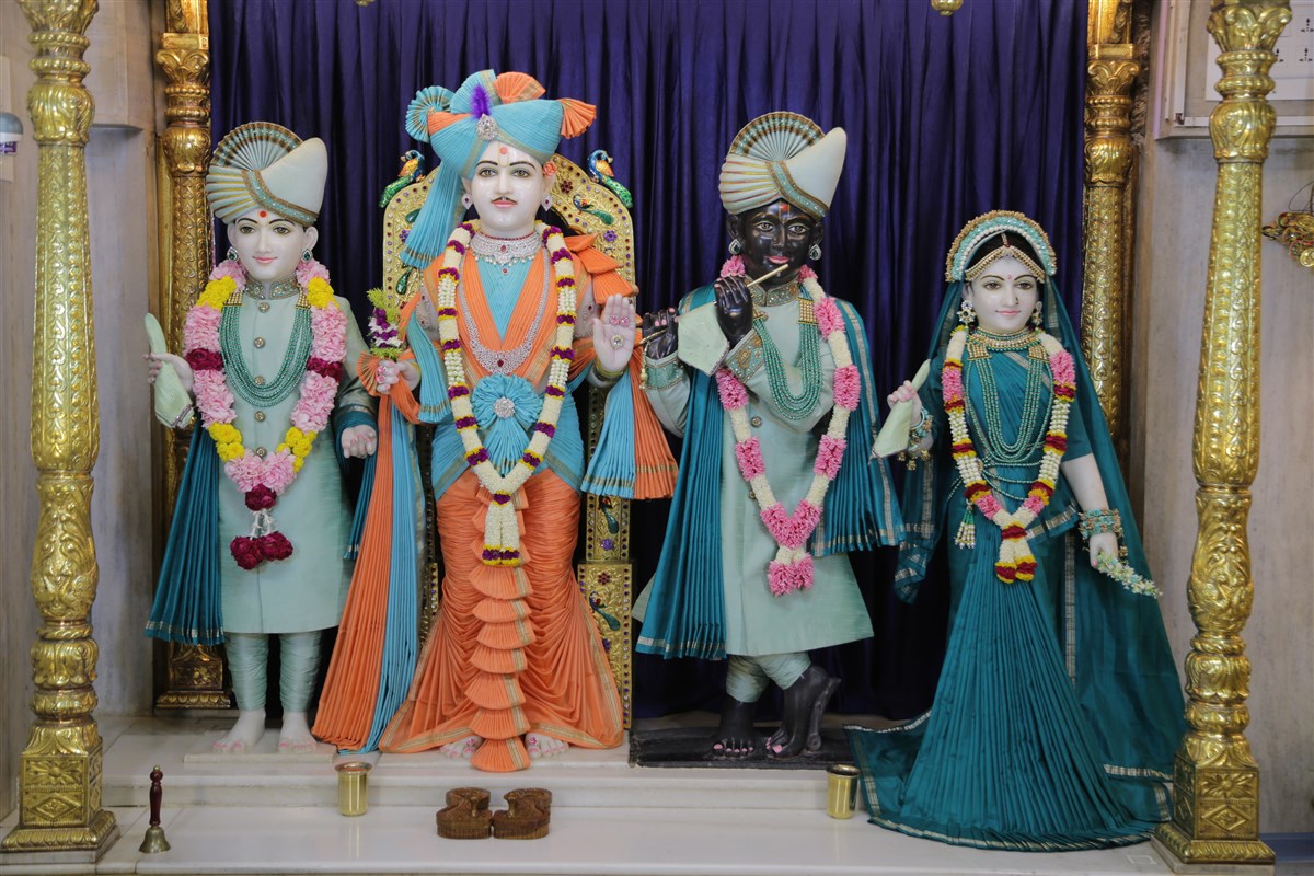 Shri Varninath Maharaj and Shri Gopinath Dev, BAPS Shri Swaminarayan Mandir, Sarangpur 
