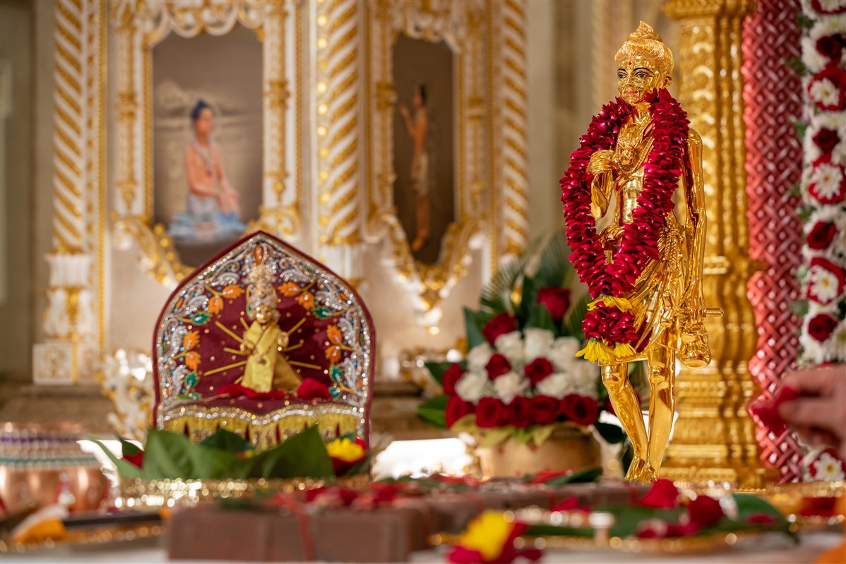 Shri Nilkanth Varni Maharaj and Shri Harikrishna Maharaj