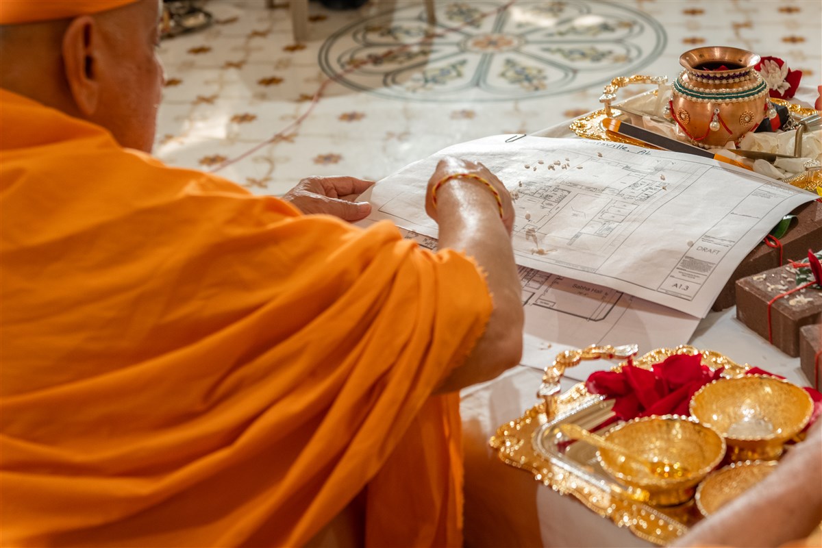 Pujya Ishwarcharan Swami blesses the plans for the new BAPS Shri Swaminarayan Mandir, Huntsville, Alabama