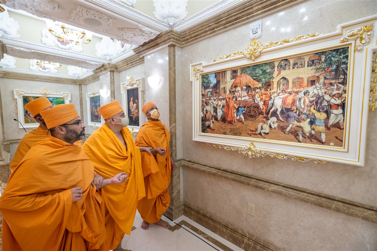 Pujya Ishwarcharan Swami views murals around the abhishek mandap