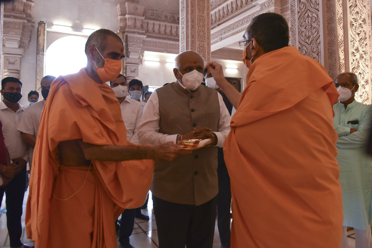 Vishwavihari Swami welcomes Gujarat Chief Minister, Shri Bhupendrabhai Patel