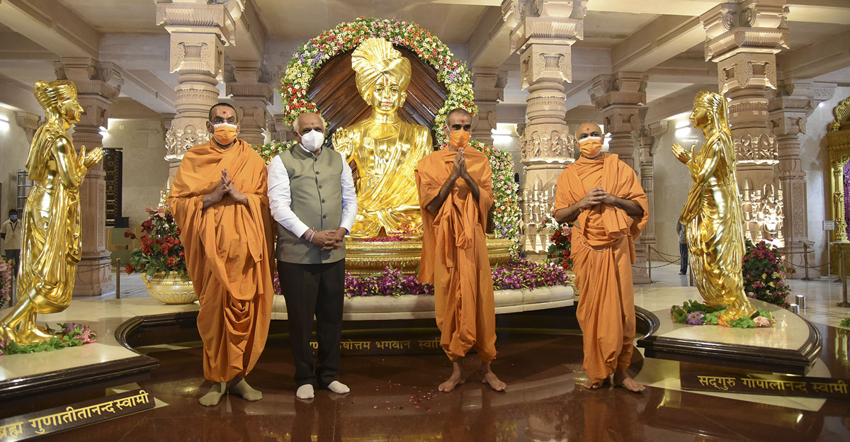 Chief Minister of Gujarat Visits Swaminarayan Akshardham