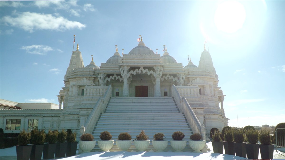 The Mandir’s beauty and divinity are witnessed by all. It’s a monument of Pramukh Swami Maharaj’s compassion.