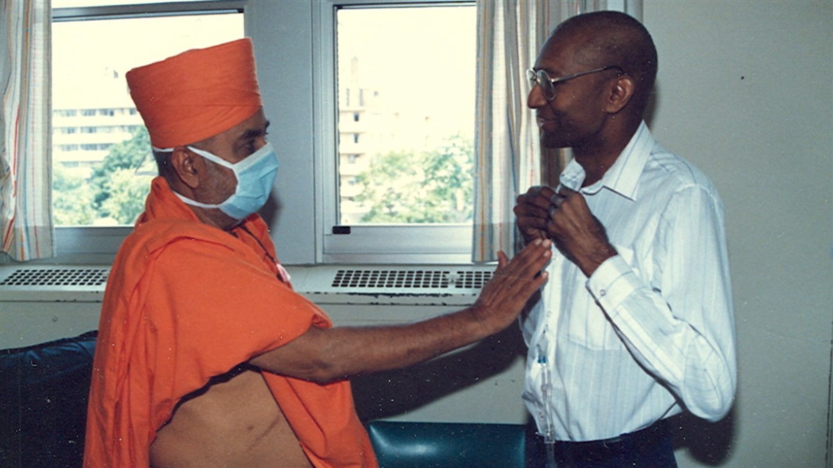 Pramukh Swami Maharaj met Bhagwanjibhai Mandaviya, a pioneering devotee of Canada satsang, in 1988. His visit gave Bhagwanjibhai the strength to find solace and peace as a cancer patient during his final days.