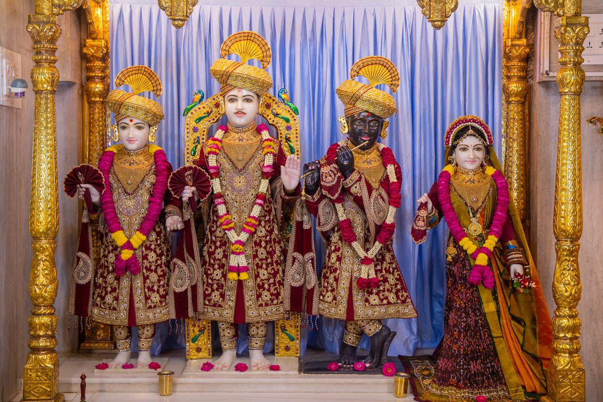 Shri Varninath Maharaj and Shri Gopinath Dev, BAPS Shri Swaminarayan Mandir, Sarangpur 