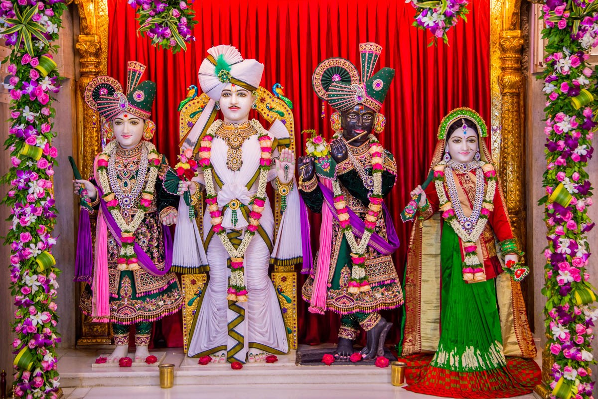 Shri Varninath Maharaj and Shri Gopinath Dev