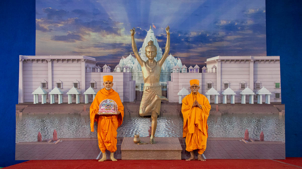 Swamishri and Pujya Doctor Swami with Shri Nilkanth Varni