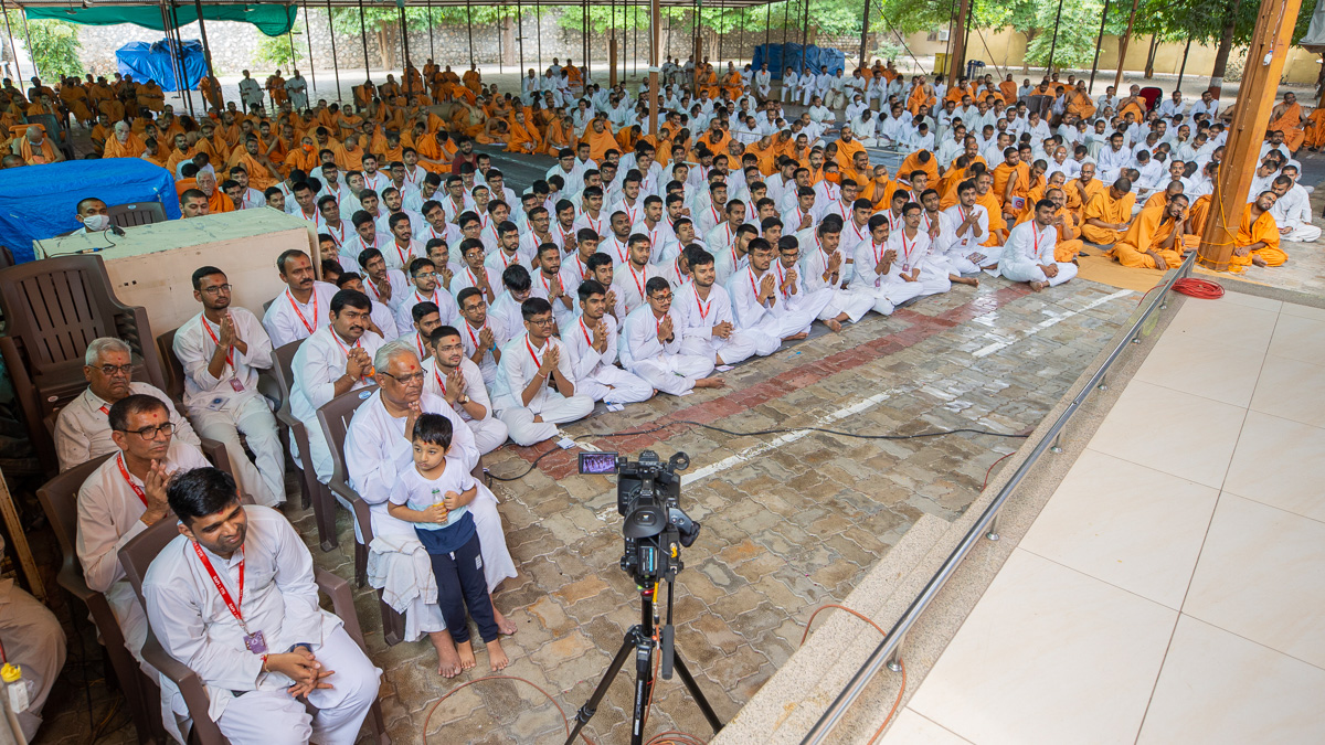 YTK youths, sadhus and sadhaks during the assembly