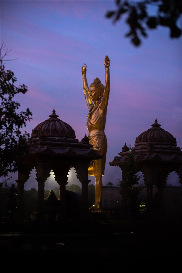 <a href='https://download.baps.org/download.php?file=other/Nilkanthvarni4K/BAPSSwaminarayanAkshardham-NJ-TapomurtiShriNilkanthVarni02.jpg' target='blank' style='text-decoration:underline; color:blue;'>Download High Resolution (4K)</a>