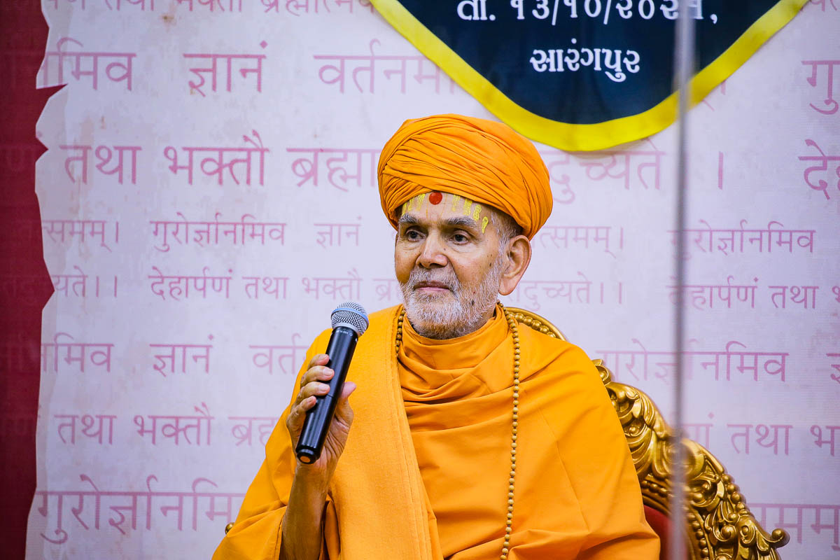 Swamishri participates in the debate