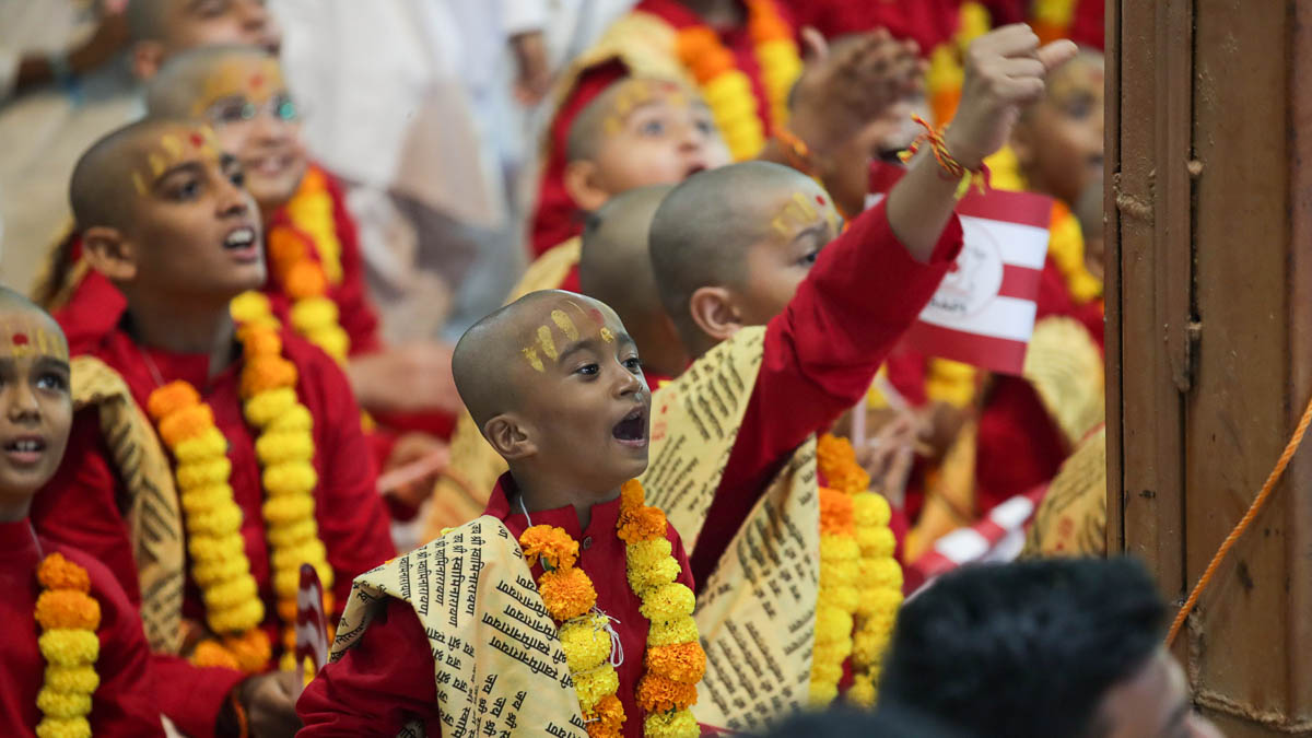 Balaks rejoice before Swamishri
