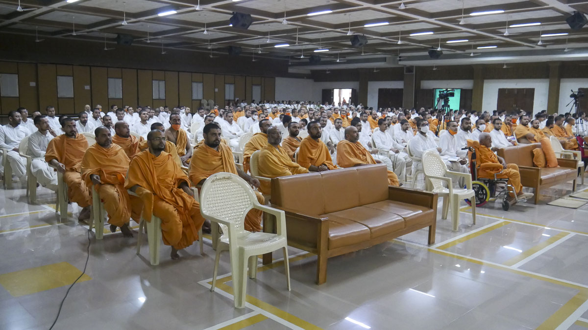 Sadhus and sadhaks during the seminar