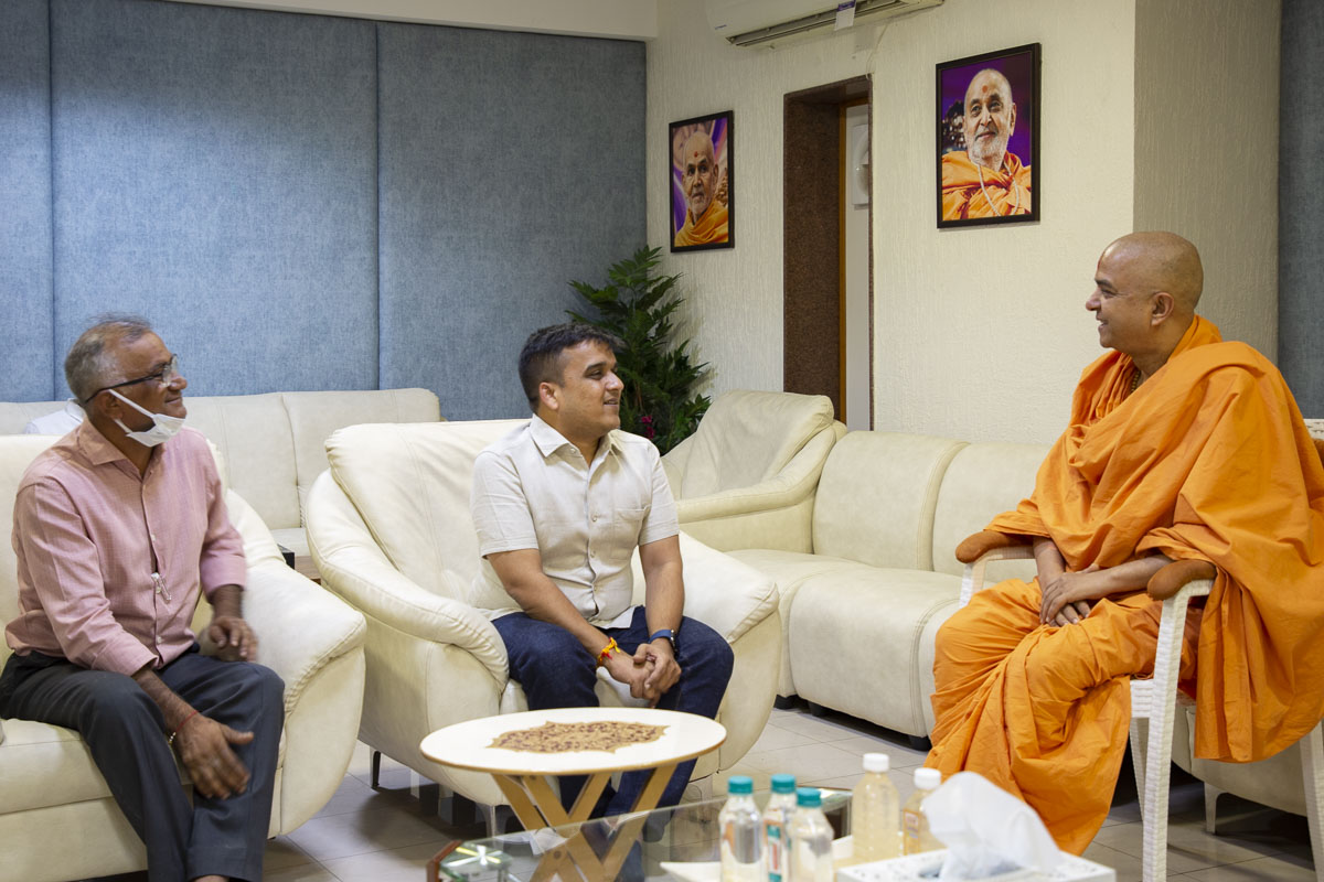 Shri Harsh Sanghavi during the discussion