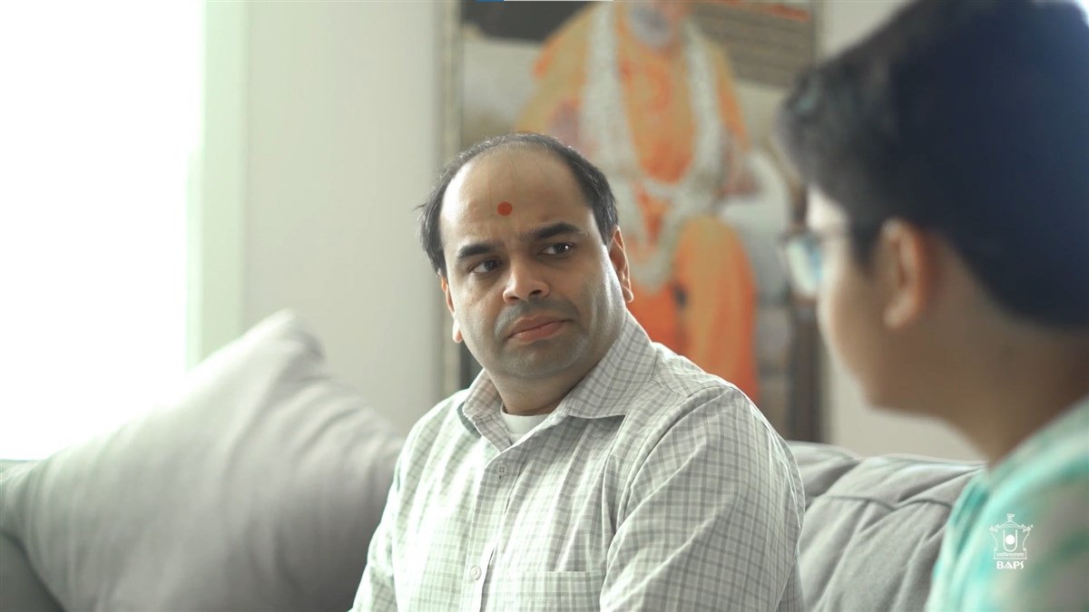 The agents show the first-person point of view on daily struggles to speak about the importance of doing satsang