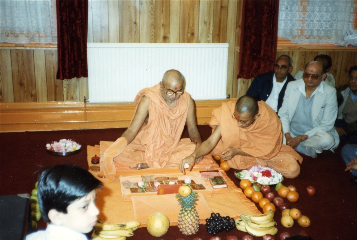 Pramukh Swami Maharaj graced Ashton-under-Lyne again in 1984, his fifth visit