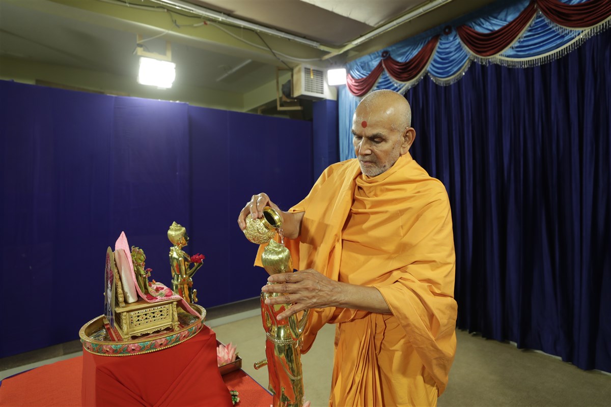 Mahant Swami Maharaj performed the abhishek and arti of the Nilkanth Varni Maharaj murti for the new mandir, in Nenpur, India, on 4 April 2021 