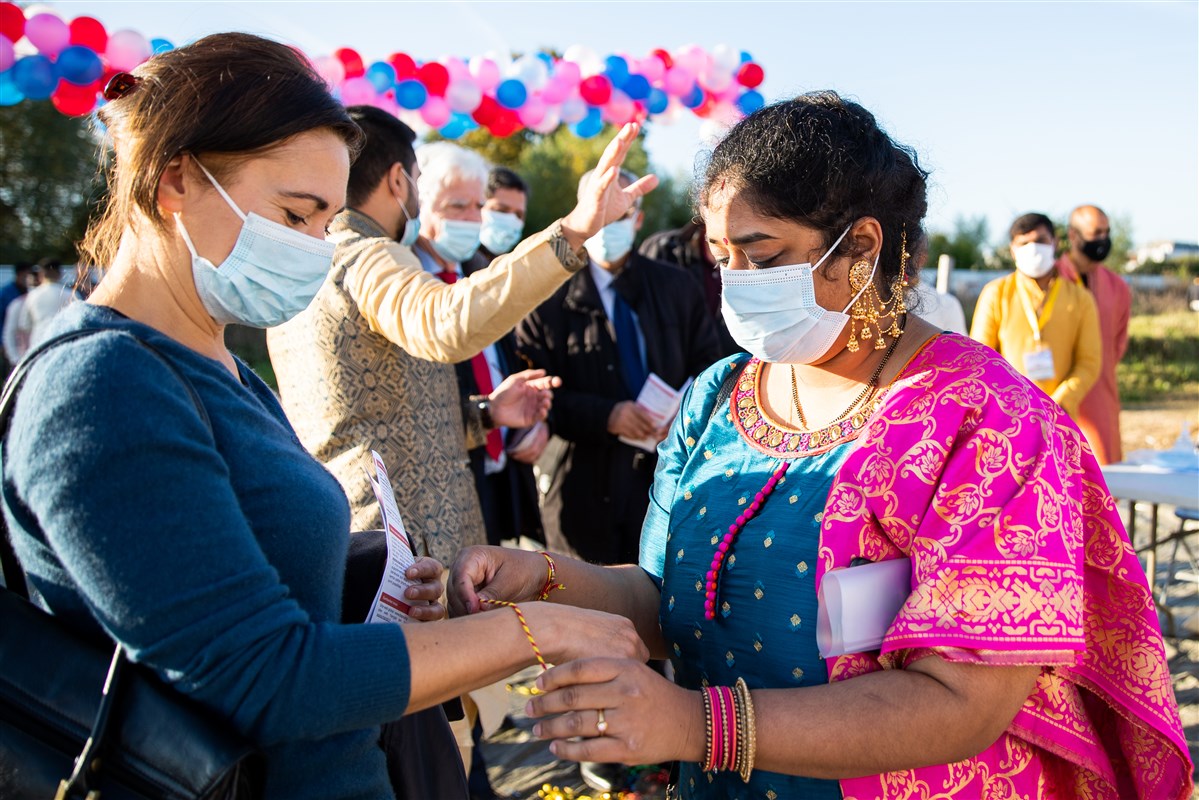 Guests were warmly greeted upon arrival by volunteers in a traditional manner