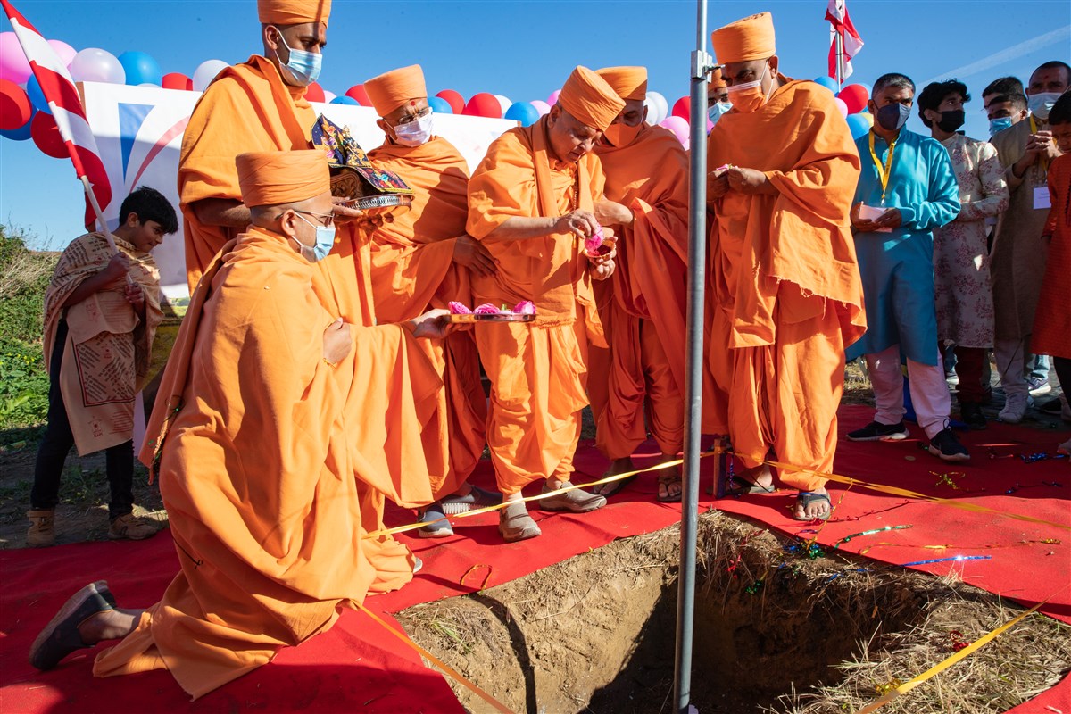 He blessed the land with flowers, rice and water sanctified by Mahant Swami Maharaj