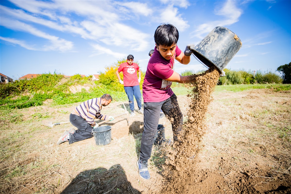 Devotees of all ages volunteered their time, talent and efforts