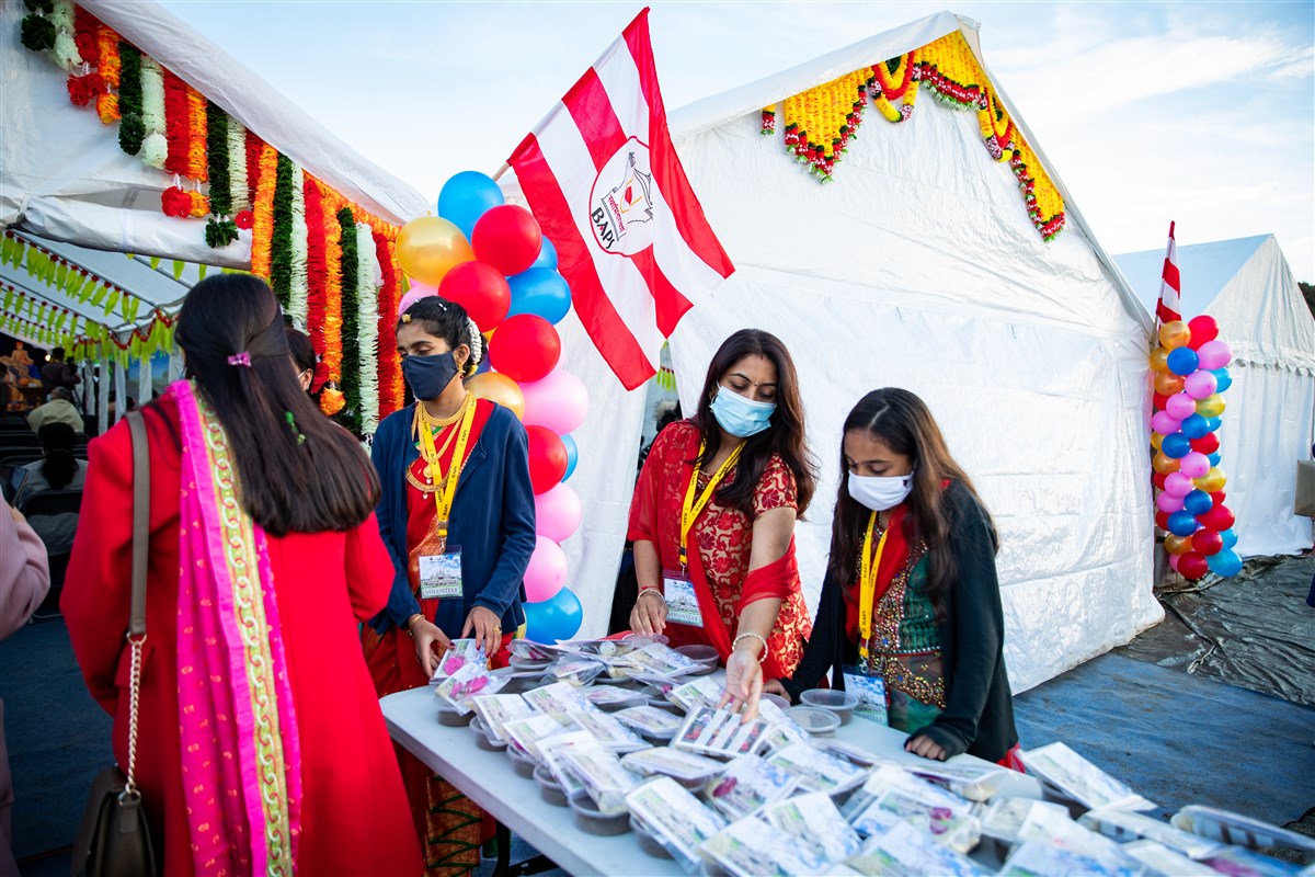 Each attendee received a puja pack to participate in the ceremony