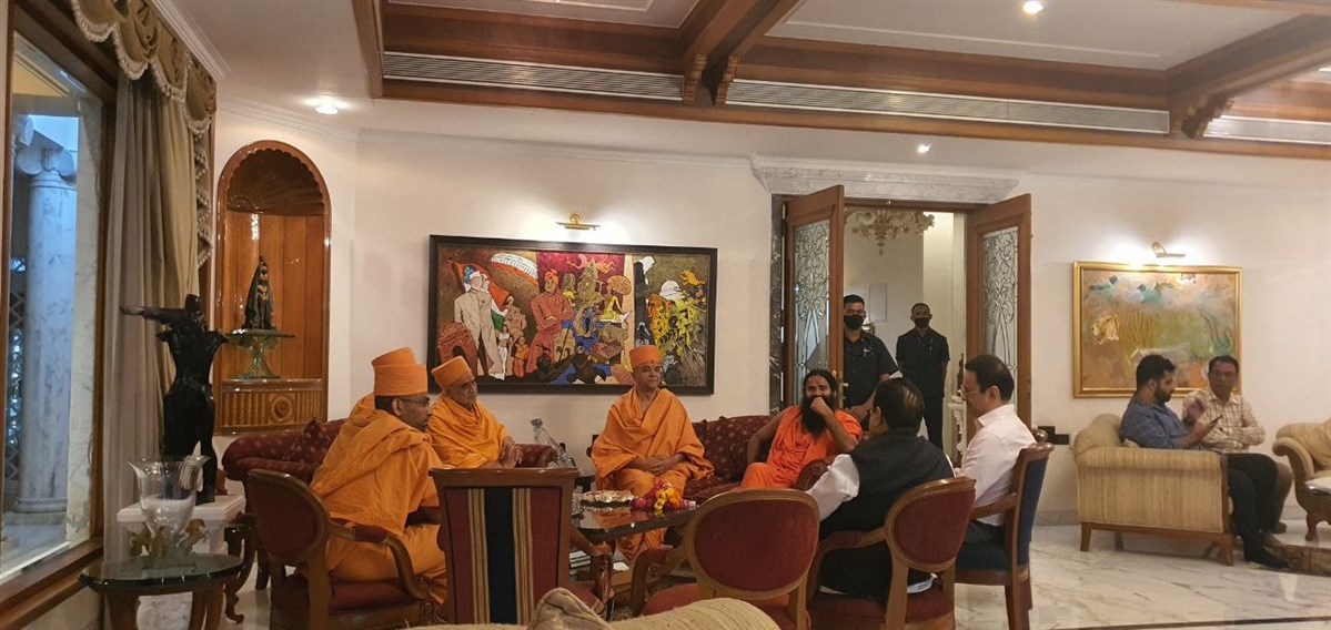 Shri Vijay Darda conversing with Swami Ramdev and Brahmaviharidas Swami