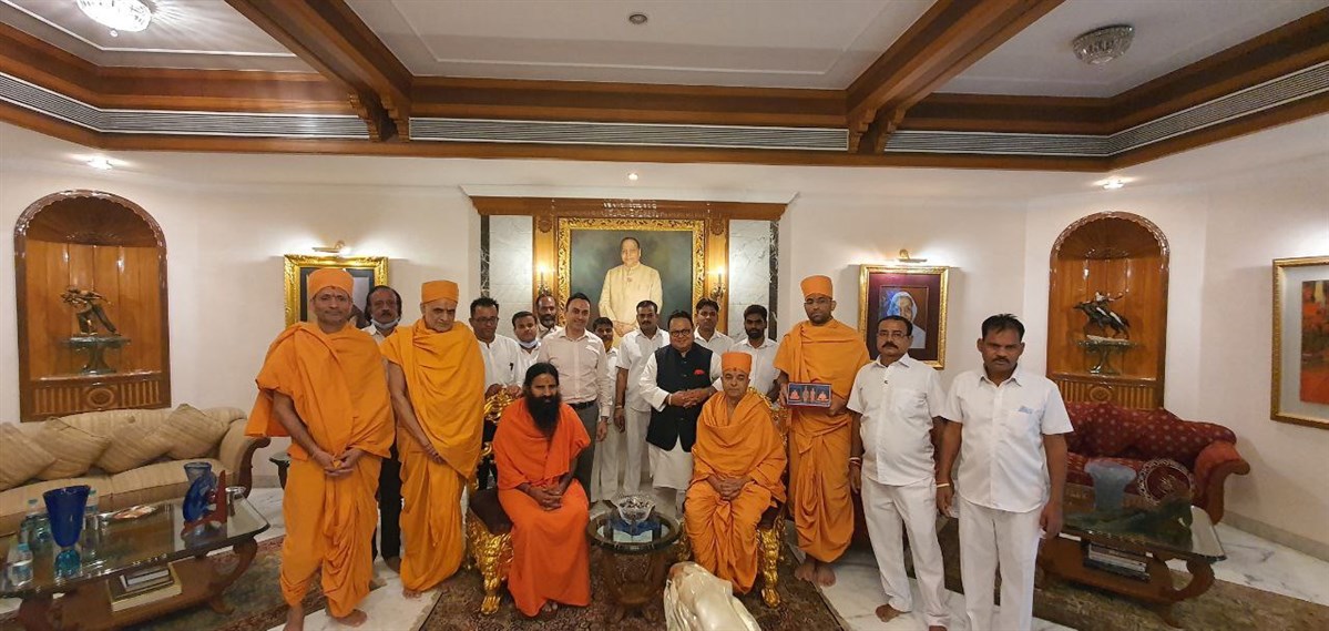 Swami Ramdev, Brahmaviharidas Swami and sadhus from BAPS at the home of Shri Vijay Darda