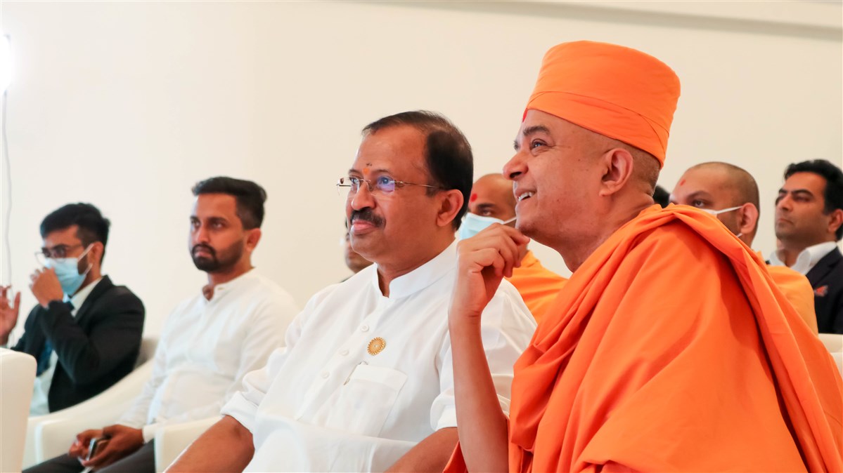 Shri Murleedharan appreciates the unique history of the mandir