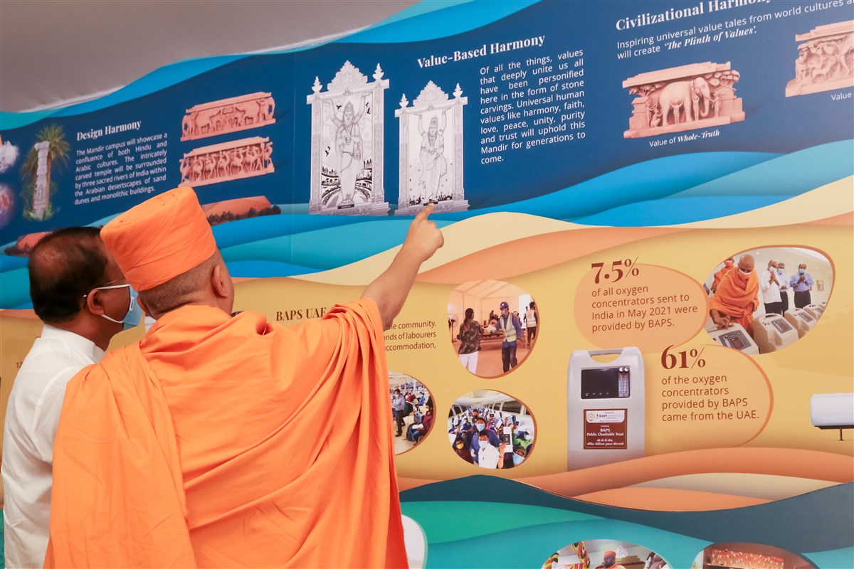Shri Murleedharan visits the 'Rivers of Harmony' exhibition