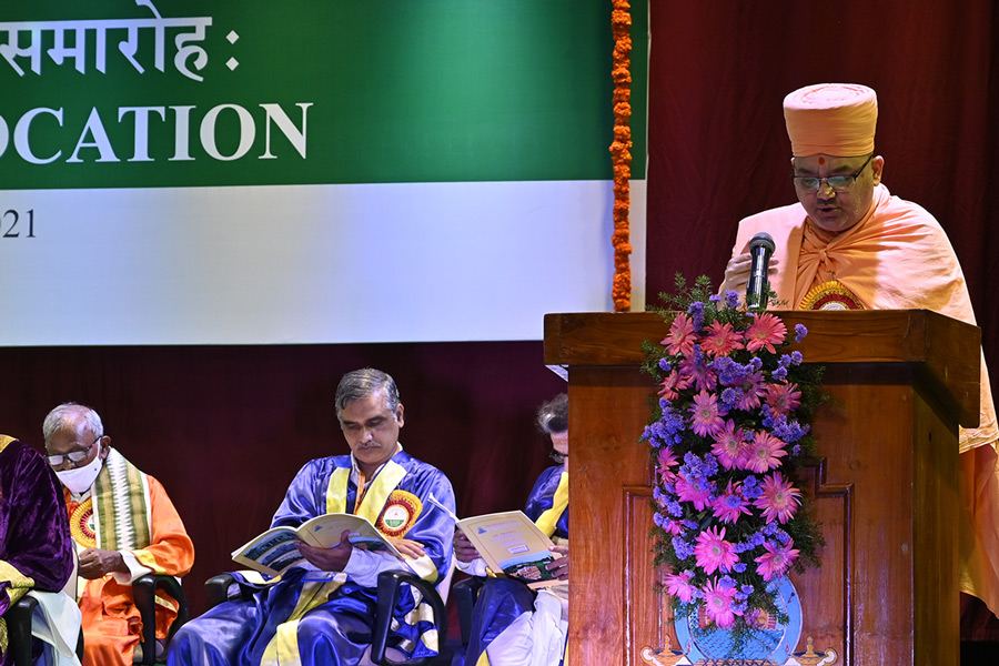 Bhadreshdas Swami delivers the Convocation Address