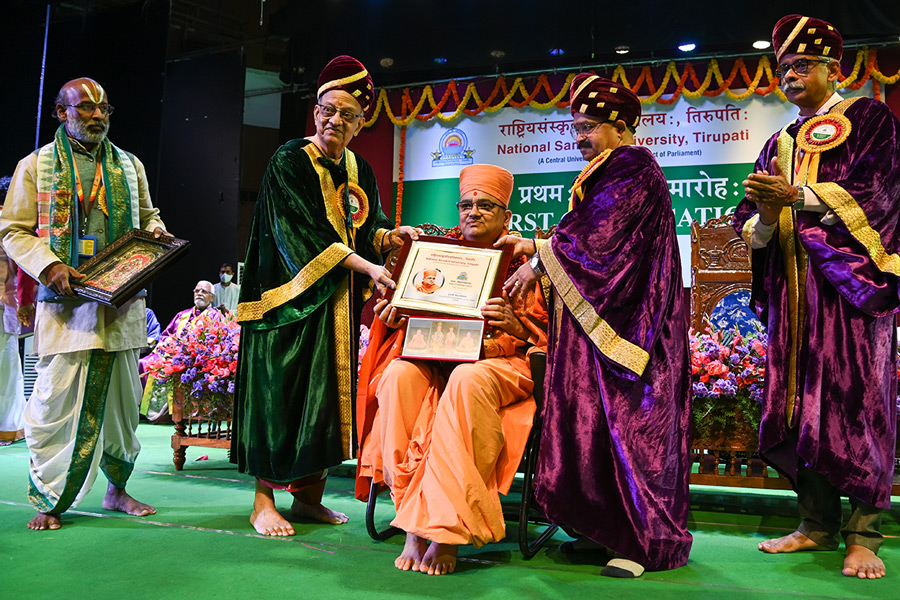 University Chancellor and Vice Chancellor felicitate Bhadreshdas Swami