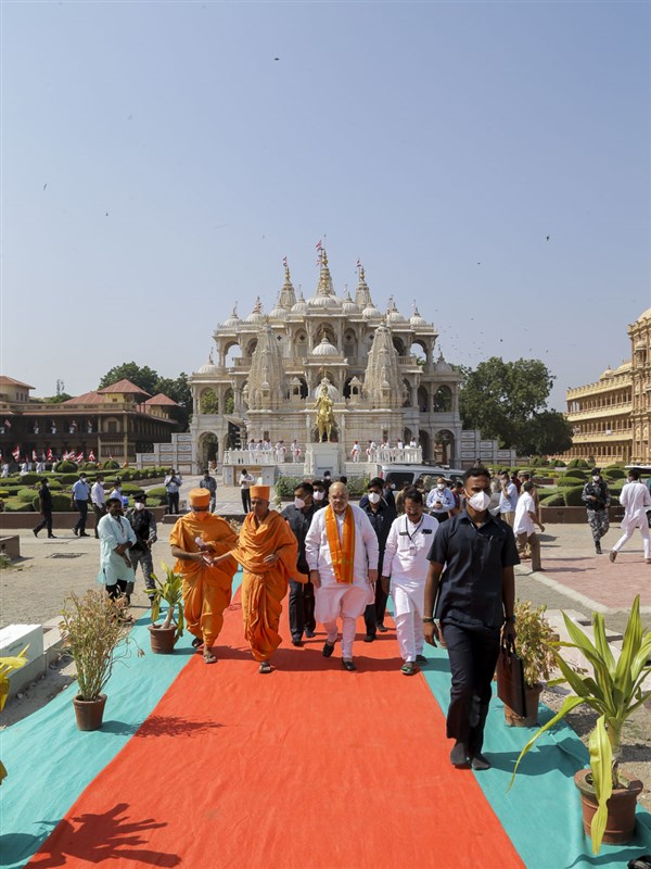 Shri Amit Shah arrives for darshan at BAPS Shri Swaminarayan Mandir, Sarangpur