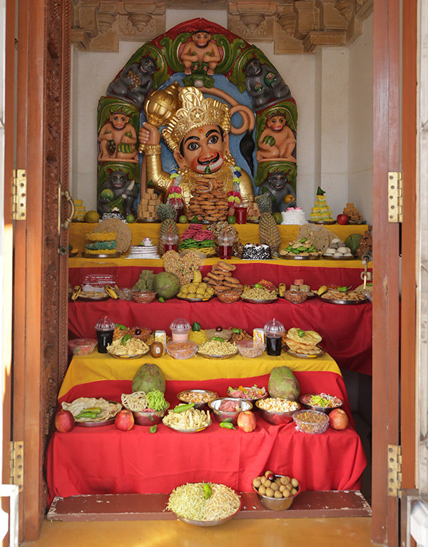 Annakut offered to Shri Hanumanji