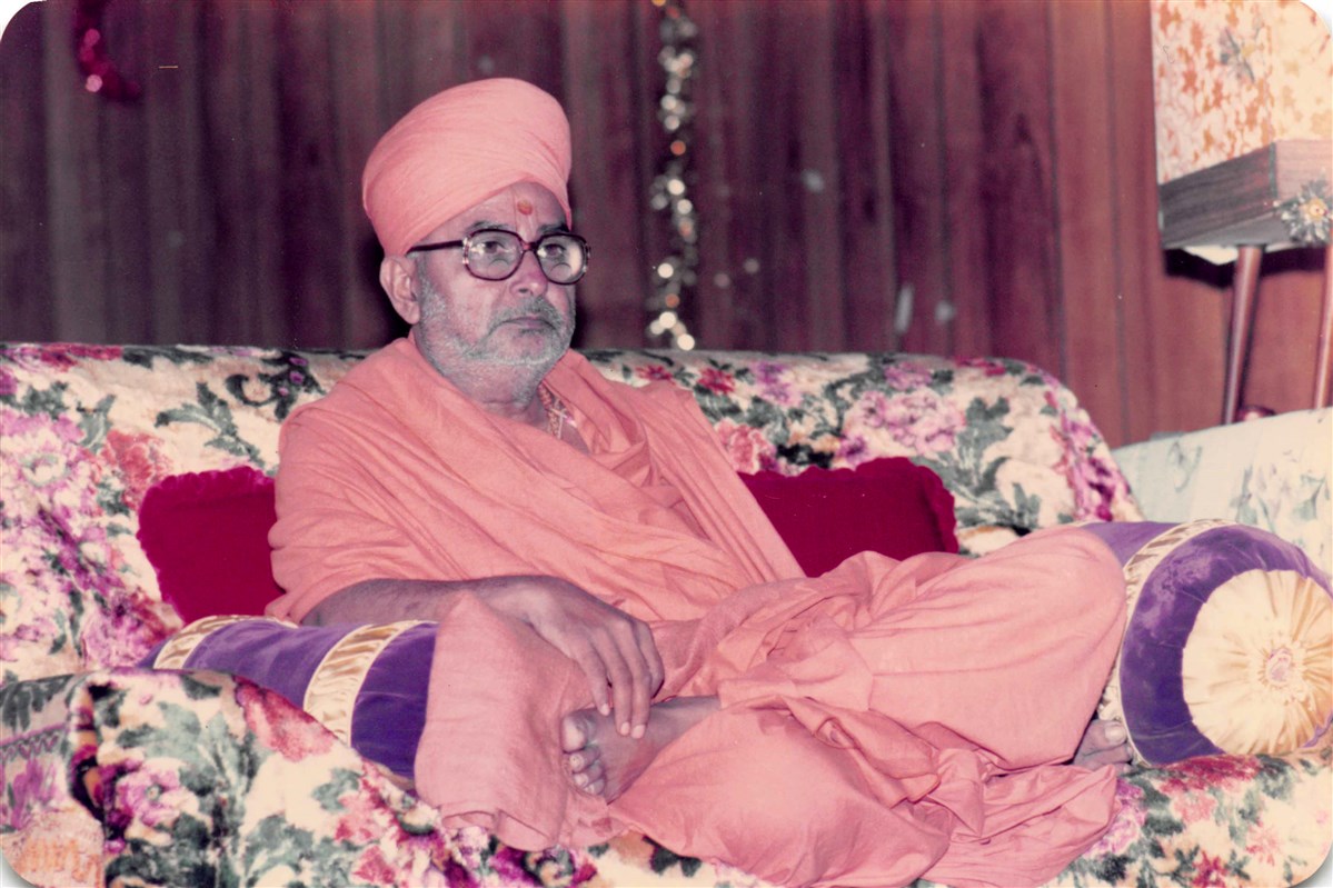 Pramukh Swami Maharaj presiding over a satsang assembly in 1984, his fifth visit to Birmingham