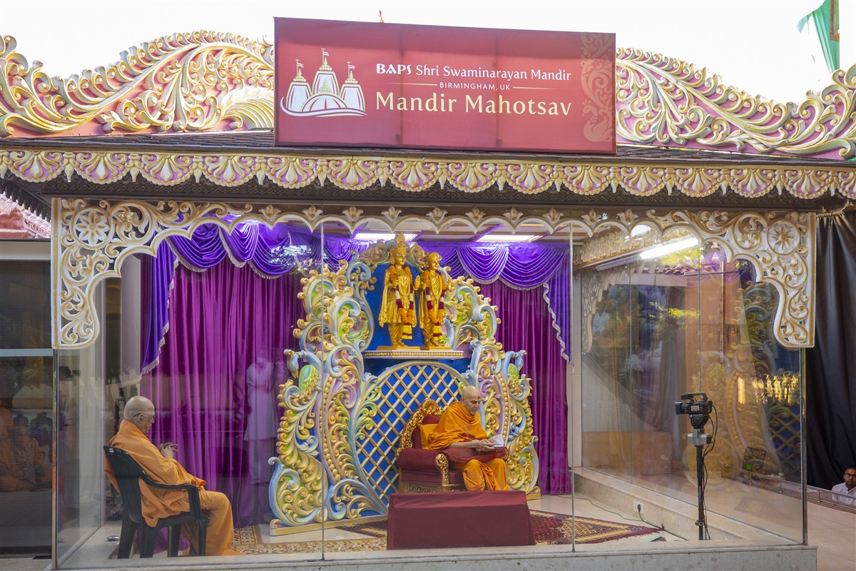 Mahant Swami Maharaj’s puja in Sarangpur, 23 October 2021