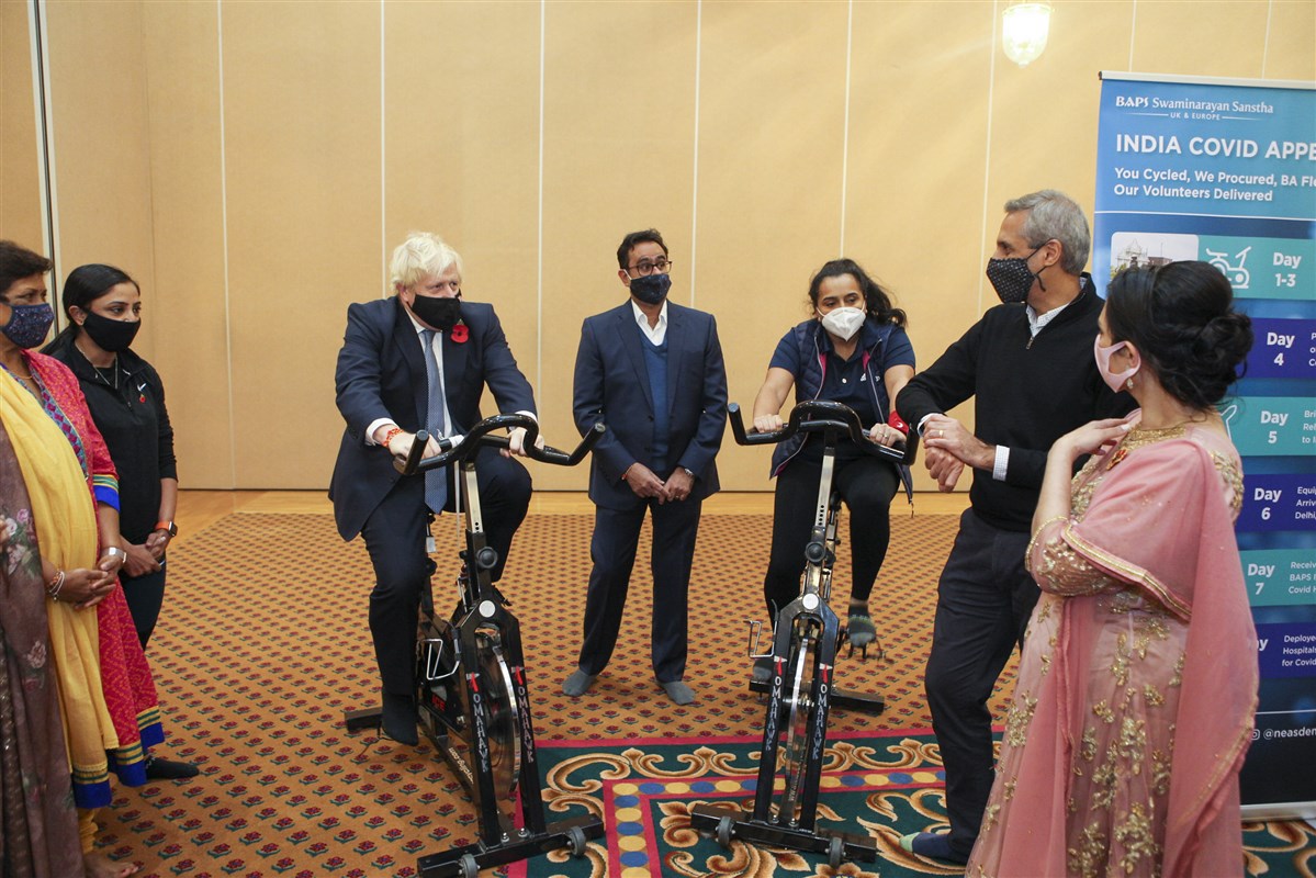 The Prime Minister and Home Secretary were then provided a brief overview of some of the recent work by BAPS in the UK, such as the ‘Cycle to Save Lives’ charity challenge that raised more than £700,000 for Covid relief work in India