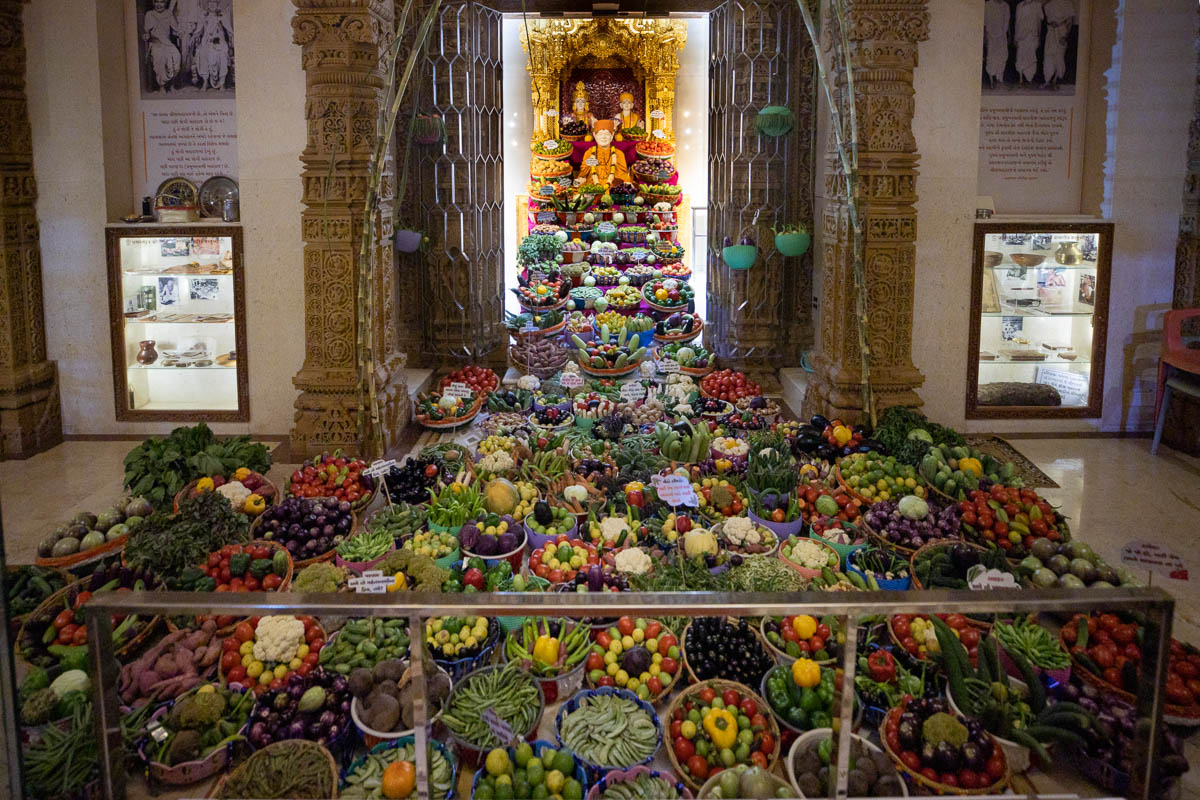 Annakut of fruits and vegetables offered to Shri Akshar-Purushottam Maharaj and Brahmaswarup Yogiji Maharaj in the Yogi Smruti Mandir
