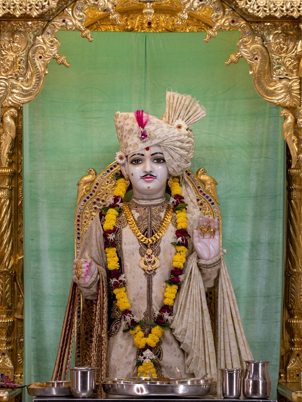 Shri Ghanshyam Maharaj, BAPS Shri Swaminarayan Mandir, Gondal 