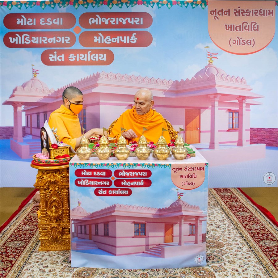 Swamishri sanctifies bricks to start construction of new BAPS Shri Swaminarayan Mandirs in Mota Dadva, Bhojrajpara, Khodiyar Nagar, Mohan Park (Gondal), India and Sant Karyalay in Gondal Mandir