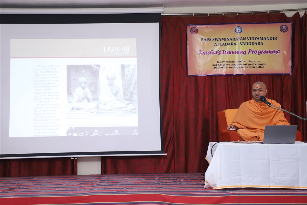 Pu. Viveknishth Swami explained the history of BAPS