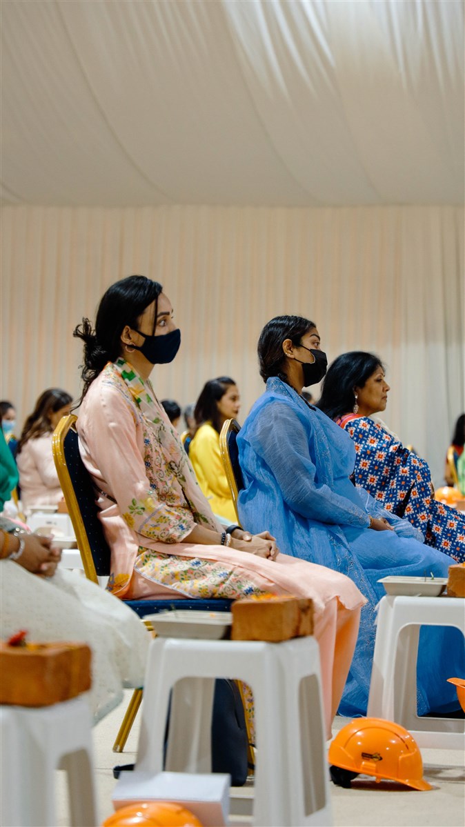 Women devotees engrossed in the assembly