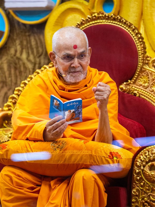 Swamishri discourses on Yogi Gita