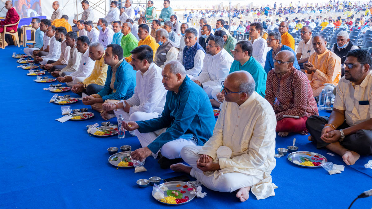 Fathers of sadhaks perform the mahapuja rituals