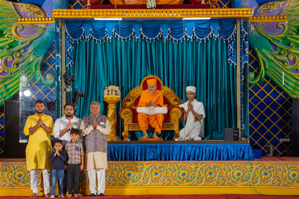 Swamishri with a newly initiated parshad and his family members