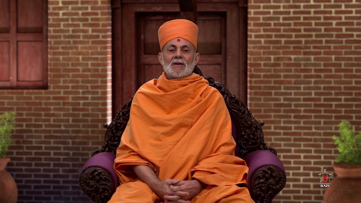 Pujya Viveksagar Swami addresses the assembly