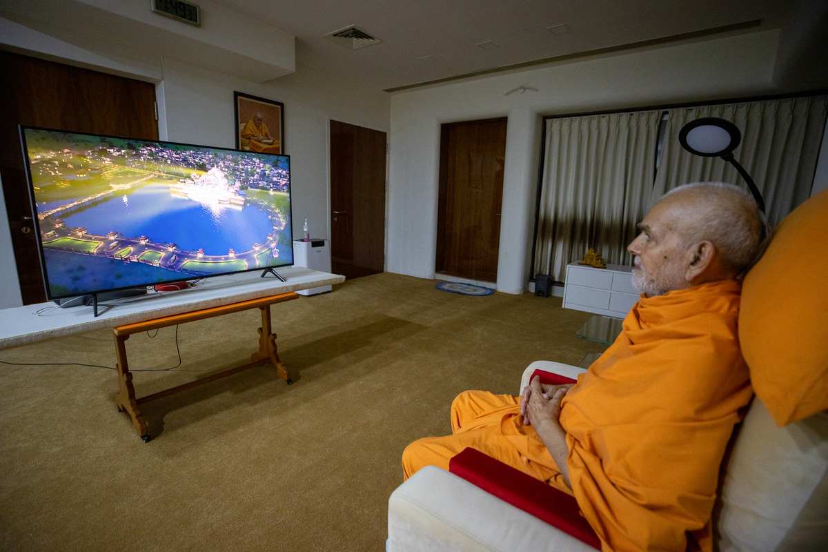Swamishri watches webcast of the Brahmaswarup Pramukh Swami Maharaj's 100th Birthday Celebration assembly