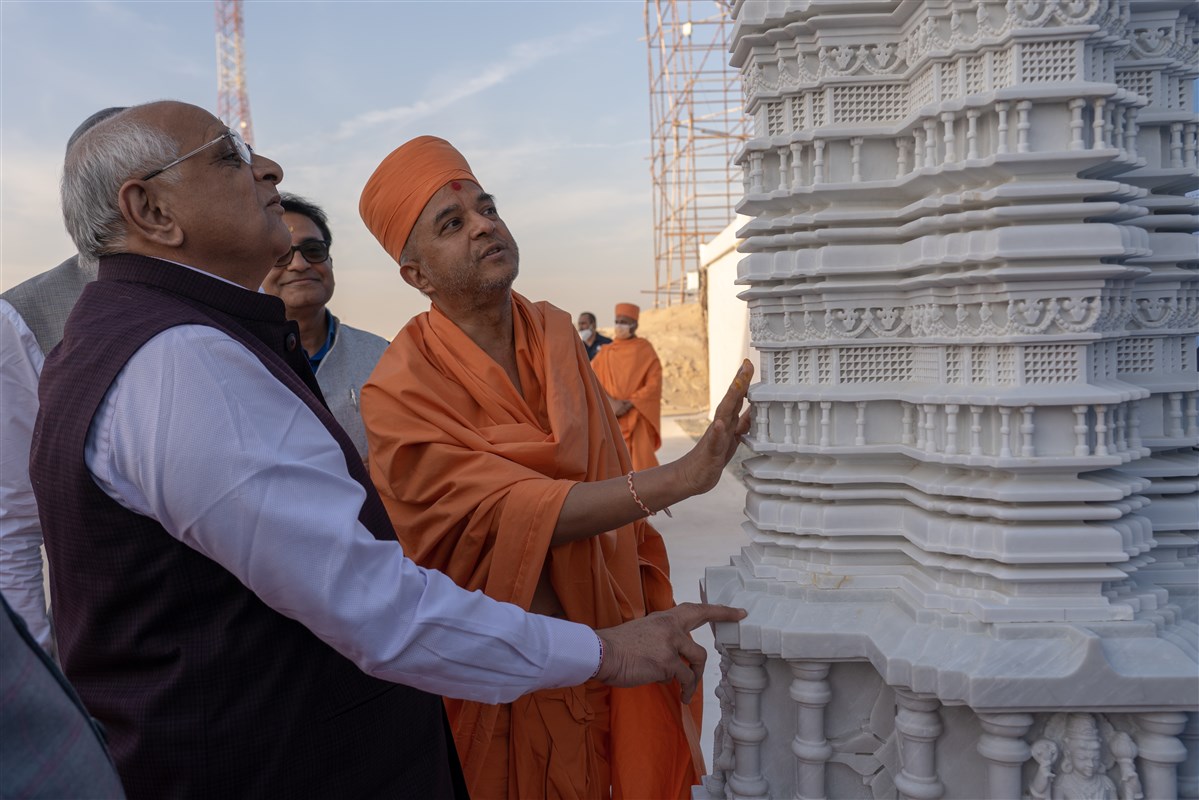 Gujarat Chief Minister Visits BAPS Hindu Mandir