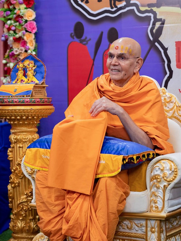 Swamishri honored with a gatariyu