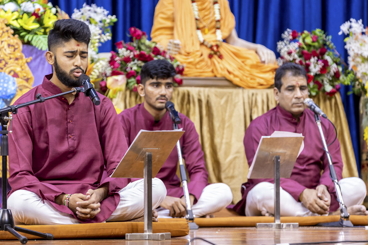 Sadguna Sagar Pramukh Swami