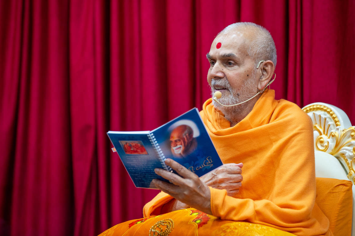 Swamishri discourses on Yogi Vani 