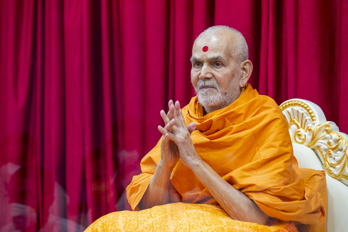 Param Pujya Mahant Swami Maharaj blesses the ceremony from Atladara, India
